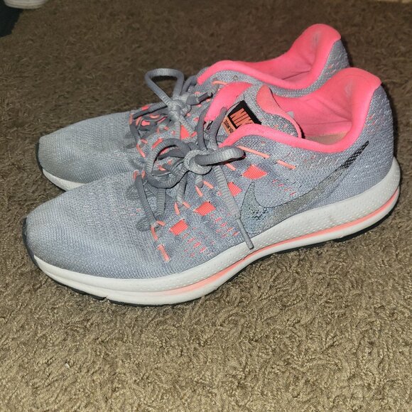 Nike shoes - Picture 1 of 4